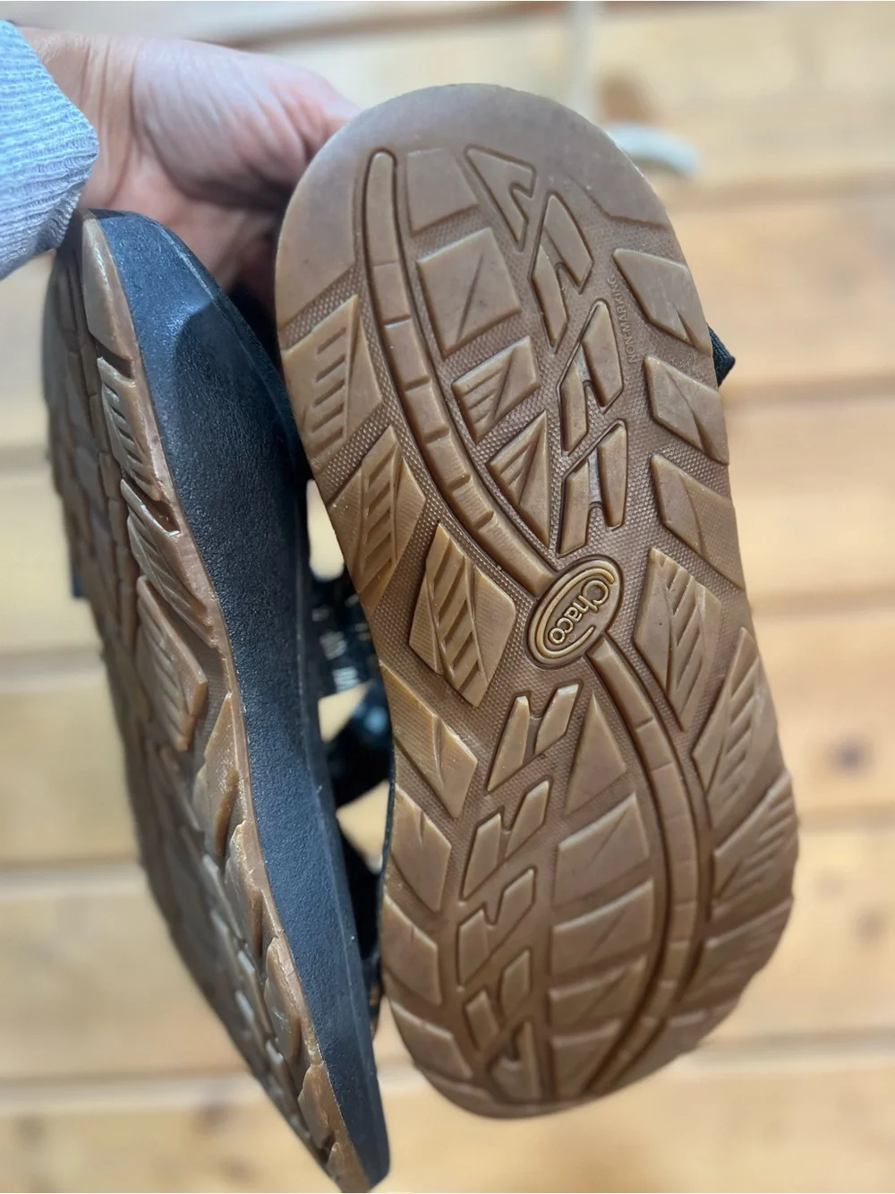 Chaco Z/Cloud Sandals Men’s 9 Black Cushioned Hiking Water Sandals